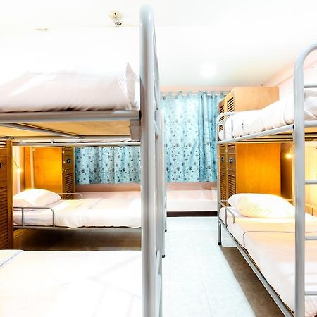 Hostel 8 Sukhumvit Soi 8 Bangkok Kültér fotó