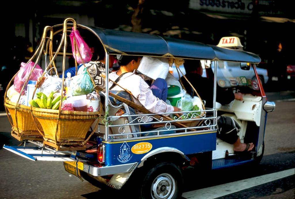 Hostel 8 Sukhumvit Soi 8 Bangkok Kültér fotó