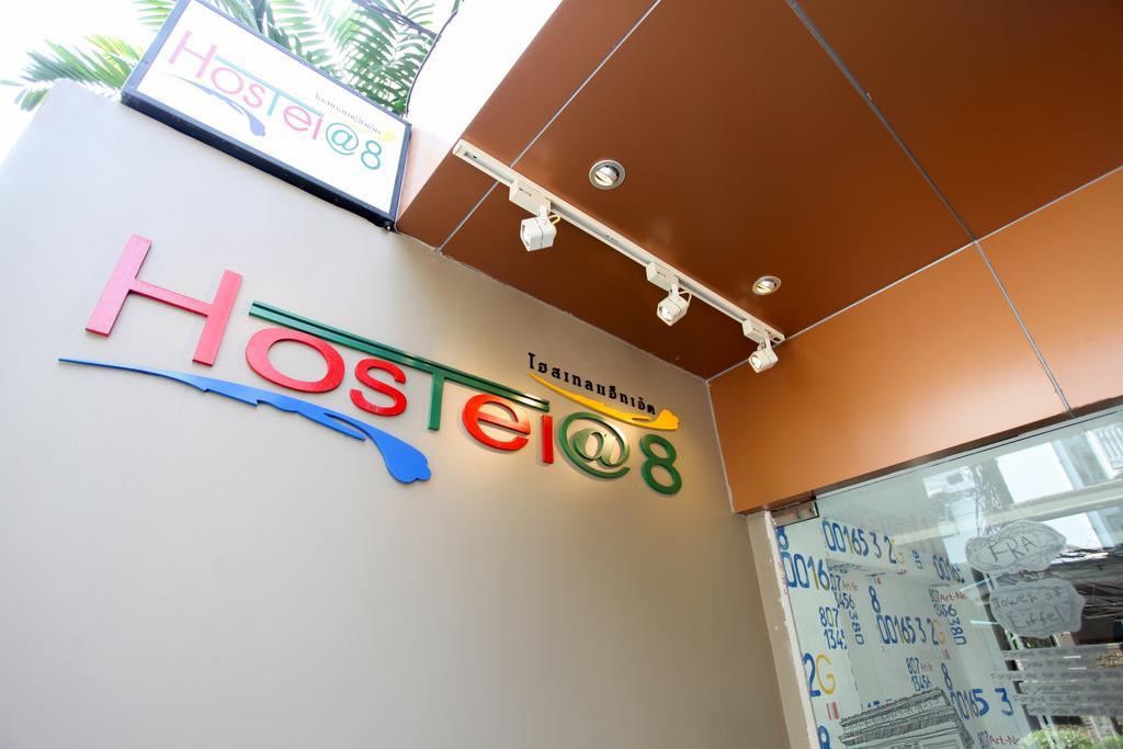 Hostel 8 Sukhumvit Soi 8 Bangkok Kültér fotó