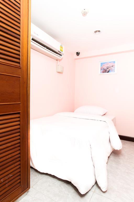 Hostel 8 Sukhumvit Soi 8 Bangkok Kültér fotó