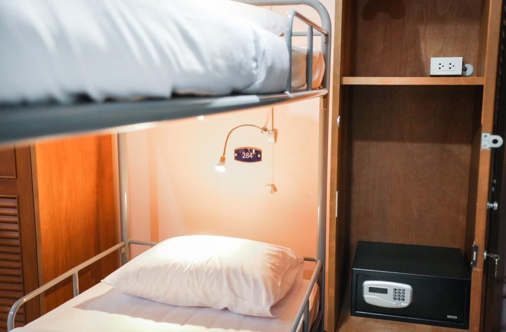 Hostel 8 Sukhumvit Soi 8 Bangkok Szoba fotó