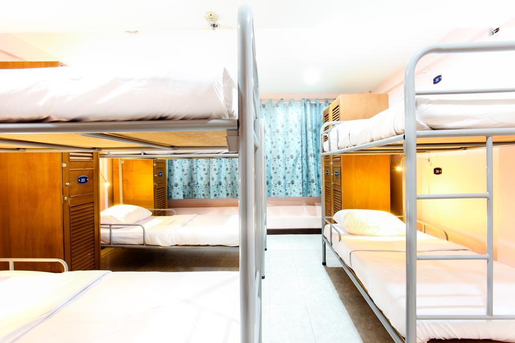 Hostel 8 Sukhumvit Soi 8 Bangkok Kültér fotó