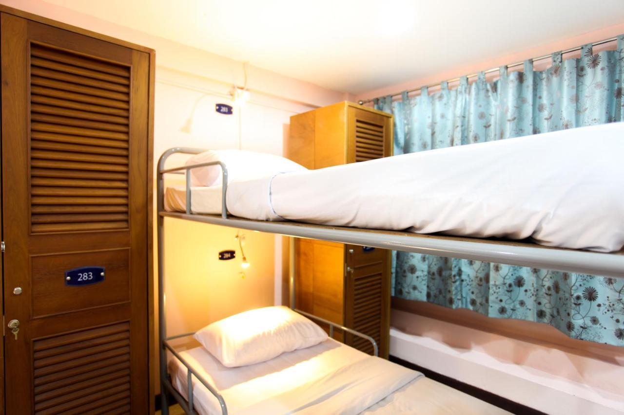 Hostel 8 Sukhumvit Soi 8 Bangkok Kültér fotó